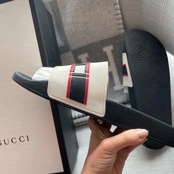 AUTHENTIC men’s Gucci slides 😍 11 - Picture 8 of 12